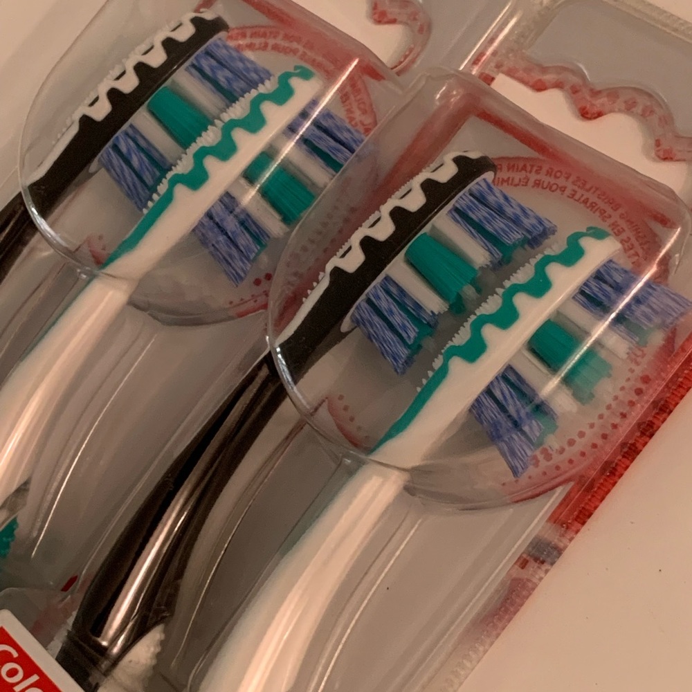 Colgate & Oral-B Toothbrush Bundle - Picture 4 of 5